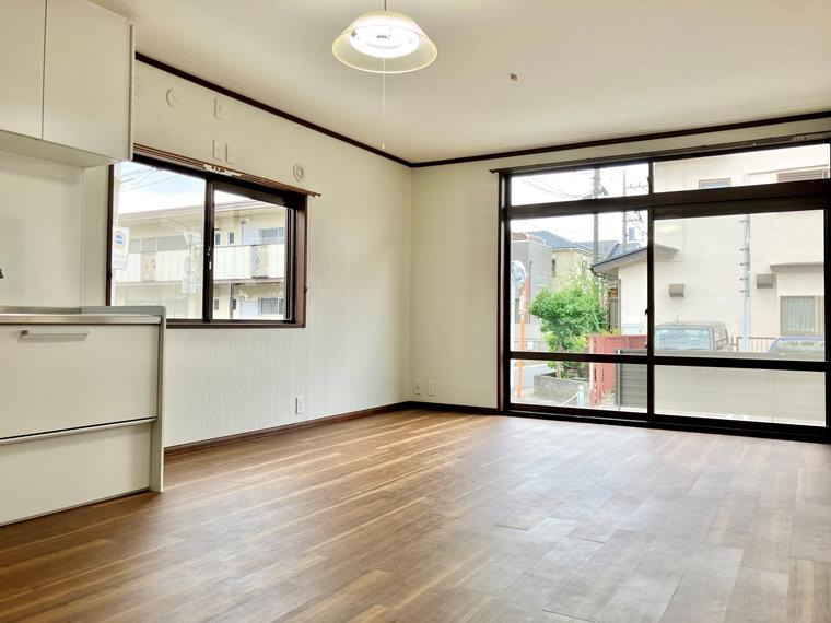 上小町戸建の居間・リビング|こちらのリビングで趣味の時間をお楽しみください