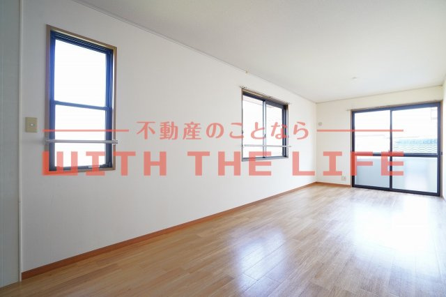 ベルナール津福【キャッシュバック対象物件】の居間・リビング|使いやすい居間です
現状優先