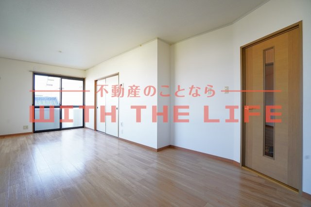 ベルナール津福【キャッシュバック対象物件】の内装|明るい色調の室内です
現状優先