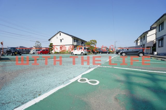 ベルナール津福【キャッシュバック対象物件】の駐車場|駐車場に車を止められます