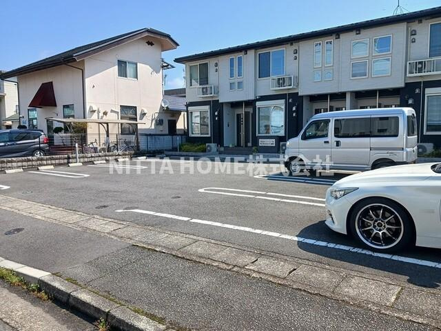 エリシオン　レジデンスⅡの駐車場|敷地内に駐車場があります◆