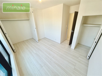 【洋室】 | 並列2台駐車　宅配ボックス付き　鷺沼台3　1号棟 | 収納豊富な洋室　販売現地