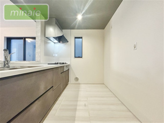 【設備】 | 並列2台駐車　宅配ボックス付き　鷺沼台3　1号棟 | 販売現地