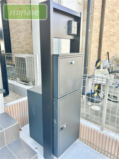 【設備】 | 並列2台駐車　宅配ボックス付き　鷺沼台3　1号棟 | 安心の宅配ボックス付きです　販売現地