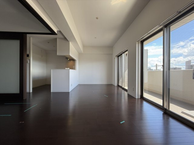 アンフィニⅩⅠ緑地公園の居間・リビング