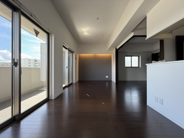 アンフィニⅩⅠ緑地公園の居間・リビング