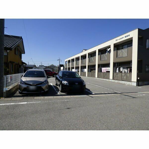 グリーンシティ竜美Ｍの駐車場