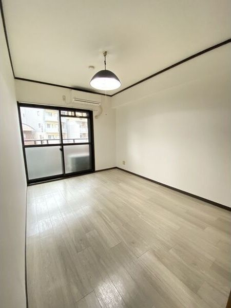 フジマンションの洋室