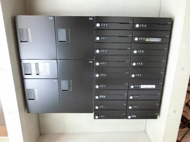 中野レーベルのその他共用部分|ポストと宅配ボックスです