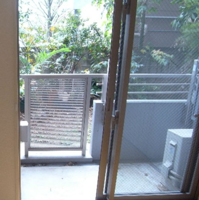 【バルコニー】 | ベルジェ東陽町 | 暖かな日差しのふりそそぐバルコニー