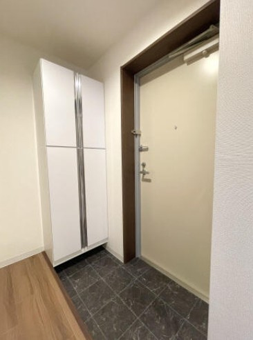 スカイラシクラス平和台の玄関