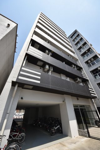 スワンズシティ難波ノーブルの外観