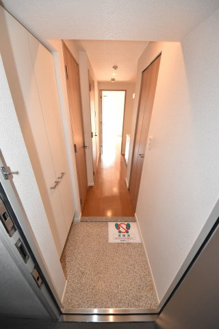 スワンズシティ難波ノーブルの玄関