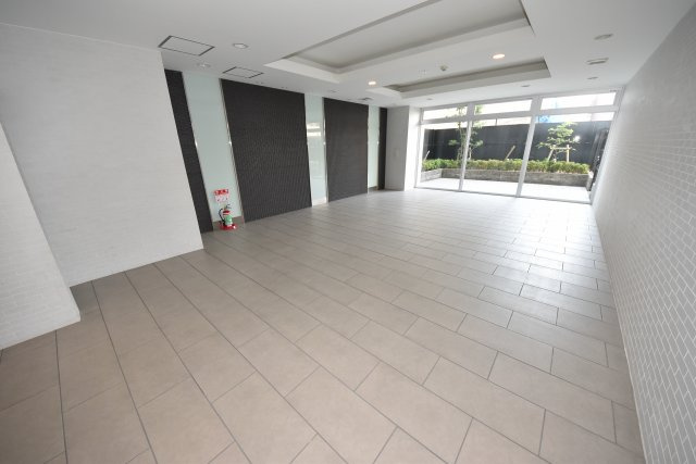 スワンズシティ難波ノーブルのエントランス