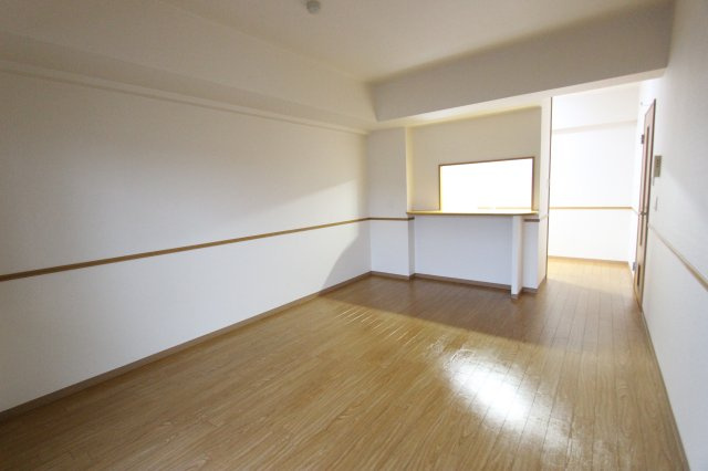 アニマートの居間・リビング|自然光が入る明るいリビング
