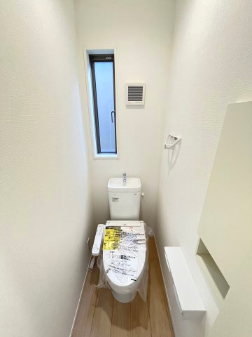【トイレ】 | 福岡市南区西長住1丁目第4　1号棟（全2棟）【仲介手数料無料・0円】 | 現地写真。2階にもトイレです。