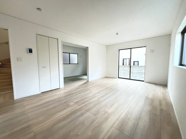 【居間・リビング】 | 福岡市南区西長住1丁目第4　1号棟（全2棟）【仲介手数料無料・0円】 | 現地写真。リビングです。