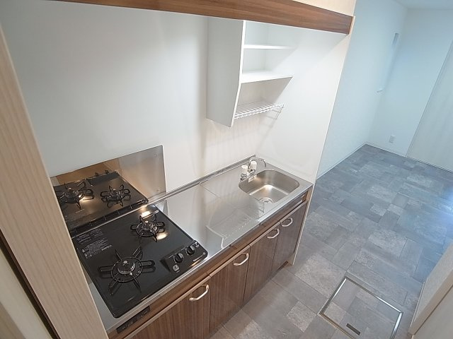 リッチライフ菊水町のキッチン|システムキッチン、2口ガスコンロ付き