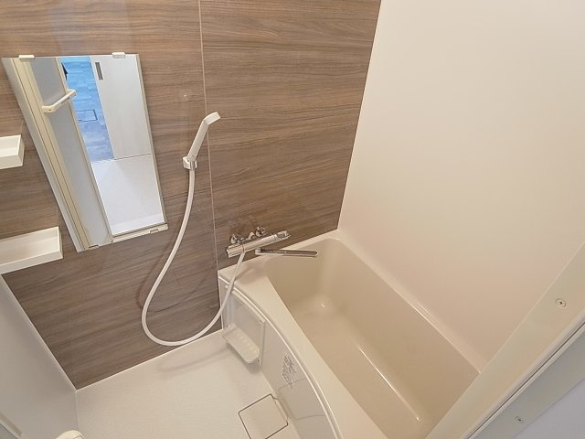 リッチライフ菊水町の浴室|お洒落なバスルーム、シングルレバー付き