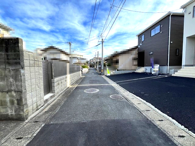 【その他】 | 福岡市南区西長住1丁目第4　2号棟（全2棟）【仲介手数料無料・0円】 | 現地写真。前面道路です。