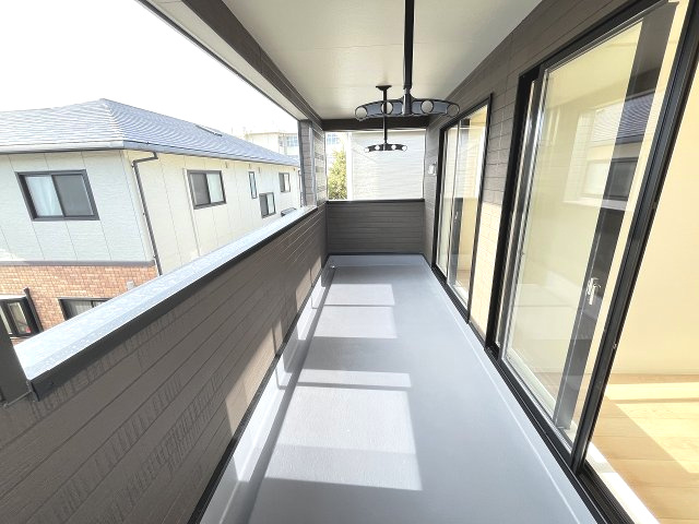 【バルコニー】 | 福岡市南区西長住1丁目第4　2号棟（全2棟）【仲介手数料無料・0円】 | 現地写真。インナーバルコニーです。