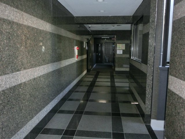 大阪市東住吉区今川４丁目の賃貸マンションのエントランス