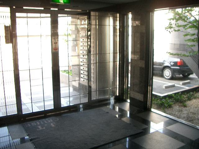 大阪市東住吉区今川４丁目の賃貸マンションのエントランス