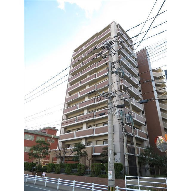 福岡市博多区吉塚６丁目の賃貸マンションのエントランス