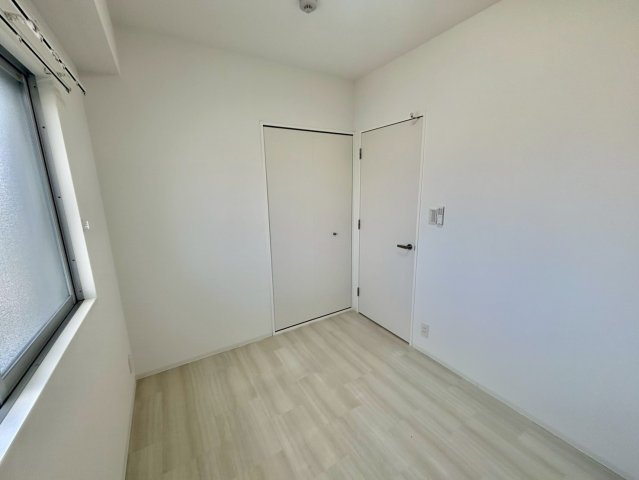 キャッスルコート岩端の洋室