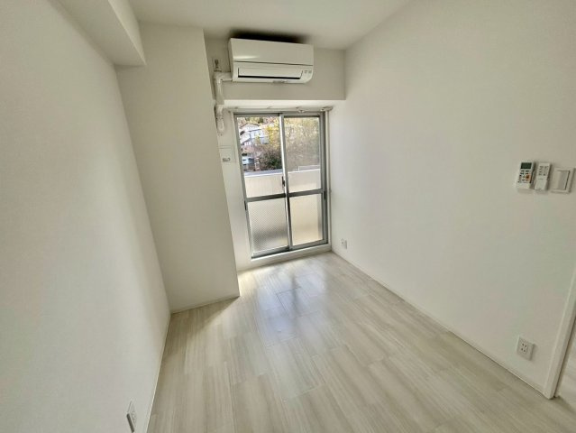 キャッスルコート岩端の洋室