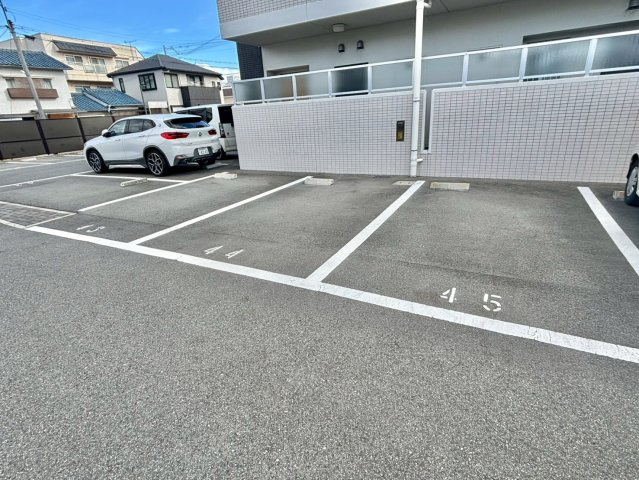 キャッスルコート岩端の駐車場