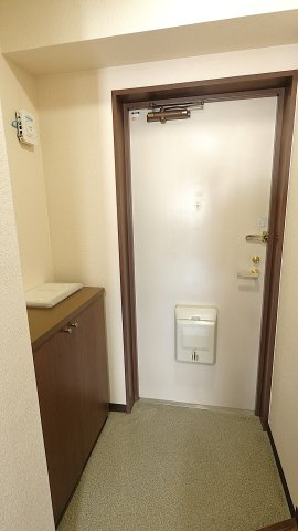 メゾンフローラの玄関