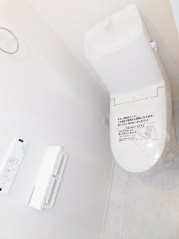 名古屋市中村区郷前町３丁目の新築一戸建のトイレ|◇トイレ◇　　１・２階　ウォシュレットトイレ　節水タイプ　リモコンパネル付き