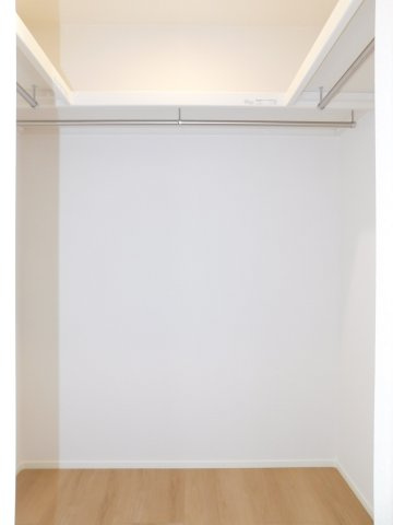 名古屋市中村区郷前町３丁目の新築一戸建の収納|◇ウォークインクローゼット◇　　家族の洋服や季節の荷物が片付く大容量収納！