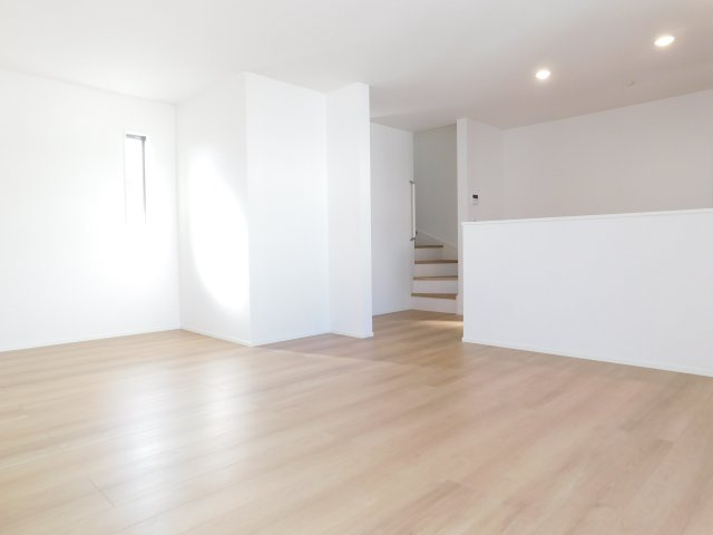 名古屋市中村区郷前町３丁目の新築一戸建の居間・リビング|◇リビング◇　　明るく広いリビング２０．０帖　リビングが見渡せる対面キッチン♪