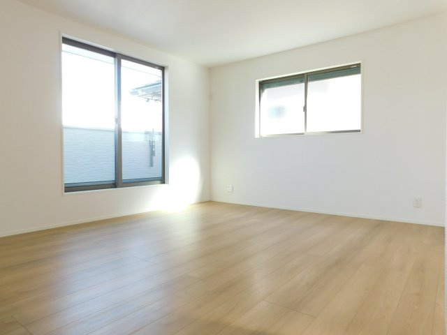 名古屋市中村区郷前町３丁目の新築一戸建の居間・リビング|◇リビング◇　　明るく広いリビング２０．０帖　三面採光の開放感のある空間！