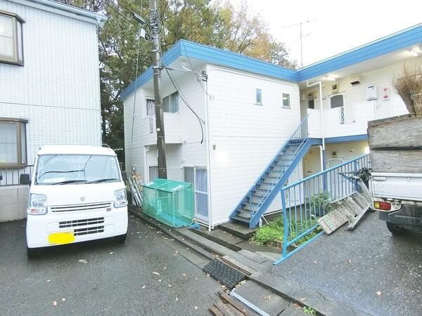 町田市鶴川３丁目のアパートのエントランス