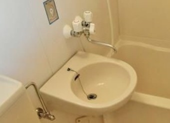 町田市鶴川３丁目のアパートの洗面所