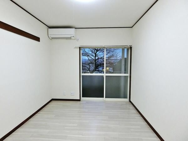 町田市鶴川３丁目のアパートの居間・リビング