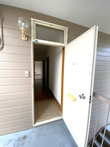 コーポ三洋の玄関