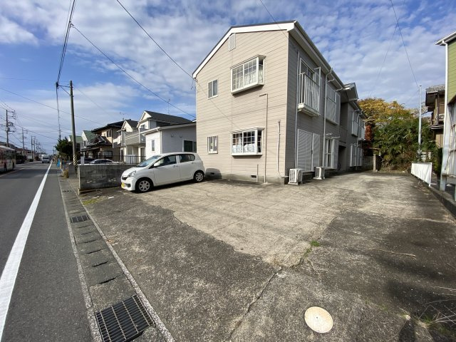 コーポ三洋の駐車場