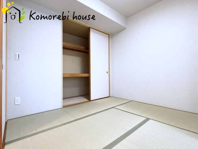 コスモ大宮日進ビューステージの和室|畳の落ち着いた風合いが心を整える和室。洗濯物を畳んだり、昼寝したり、日常の“ほっと一息”を支えてくれる空間です。															