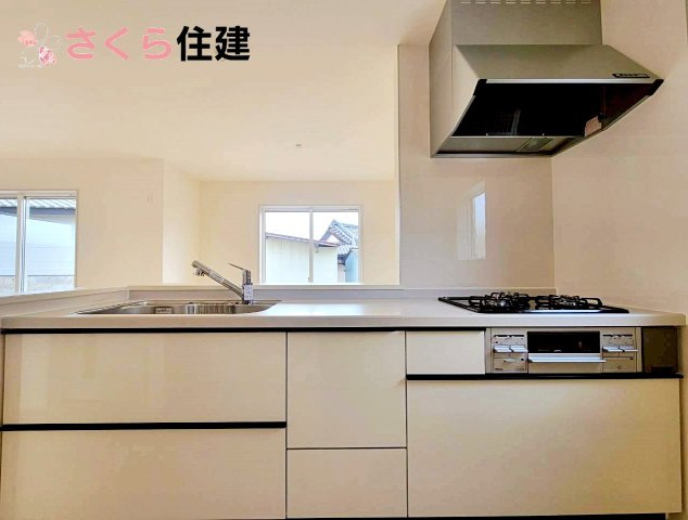 リーブルガーデン宇都宮細谷第7　2号棟のキッチン|3口コンロでお料理の効率アップ♪
