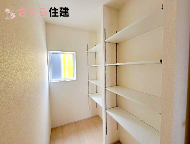 リーブルガーデン宇都宮細谷第7　2号棟の収納|日用品や食品のストック収納に最適なパントリー