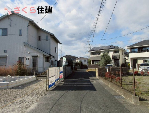 リーブルガーデン宇都宮細谷第7　2号棟の前面道路含む現地写真|閑静な住宅街の一角になります
