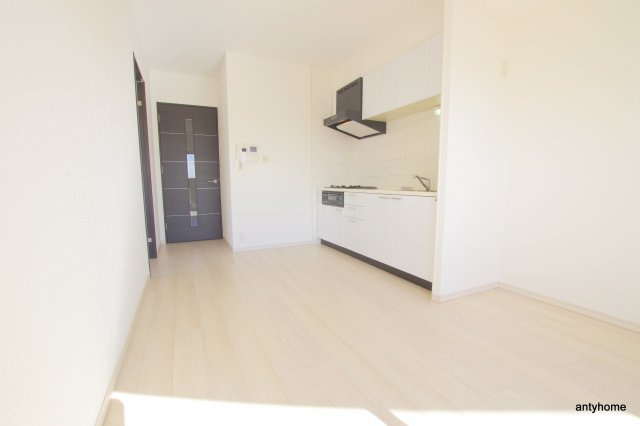 カスタリア新梅田　仲介手数料無料の居間・リビング