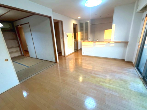 サーパス西の土居 8階の居間・リビング