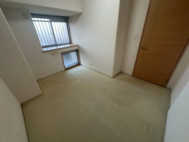 サーパス西の土居 8階の洋室