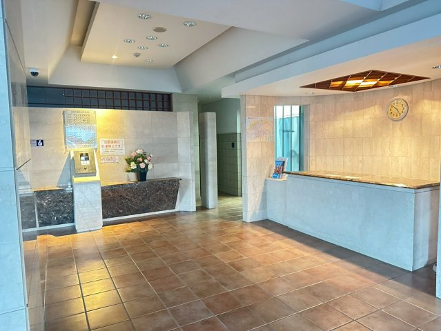 サーパス西の土居 8階のエントランス