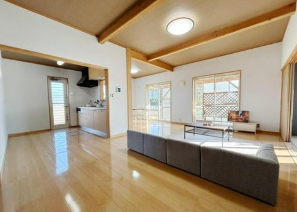 【中古】鶴ヶ島市町屋中古住宅の居間・リビング|21帖LDK　広々しております！